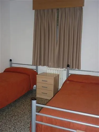 Albergue Inturjoven Granada Hostel