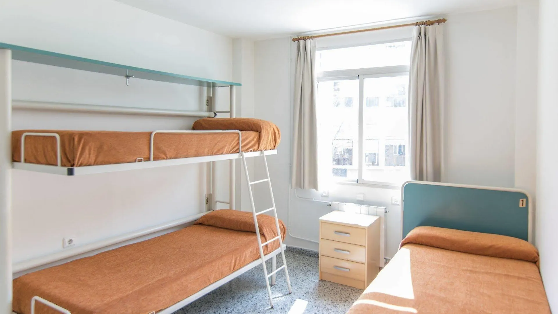 Albergue Inturjoven Granada Hostel